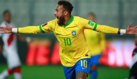 Pamje: Brazili e mposht Perunë falë het-trikut të Neymarit 