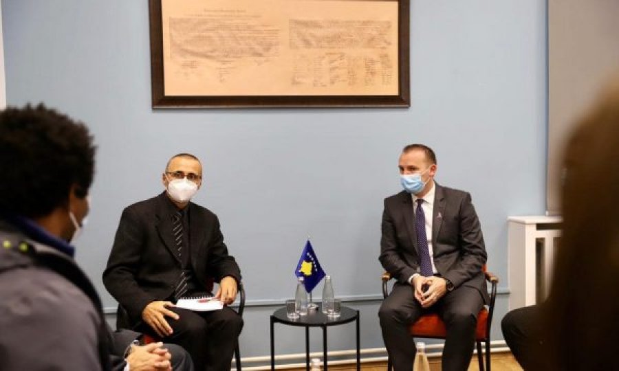 Zemaj takohet me koordinatorin e OBSH’së, flasin për menaxhimin e pandemisë