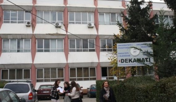 Parlajmërojnë grevë urie, aplikantët kërkojnë rritje të numrit të studentëve në Mjekësi