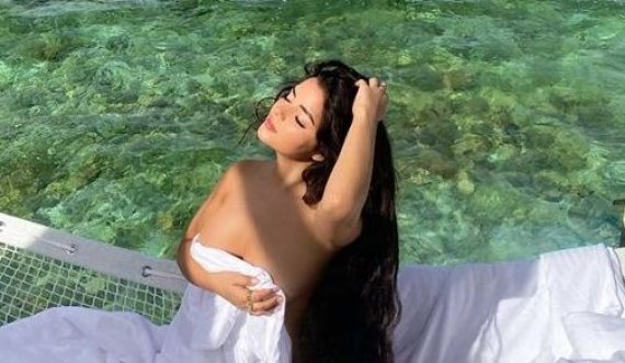 Demi Rose zhvishet komplet