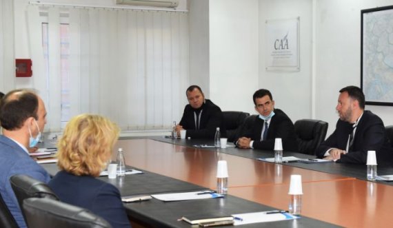 Ministri Abrashi: Zhvillimi i Aviacionit Civil prioritet i Qeverisë së Kosovës