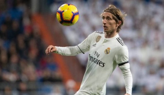Real Madrid i ofron kontratë të re Luka Modricit 