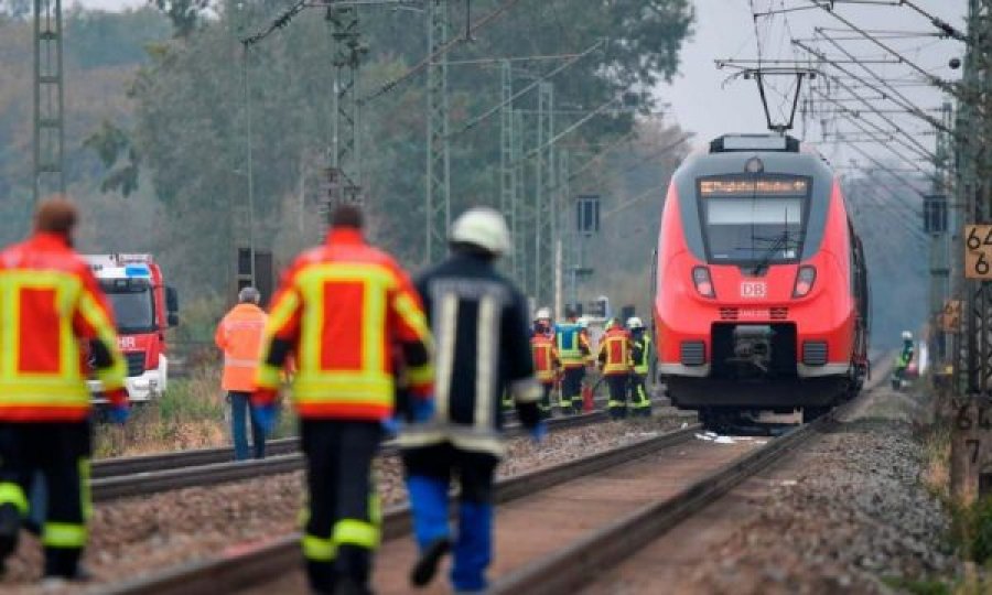 Sot varrosen dy vëllezërit deçanas që u goditën nga treni në Gjermani