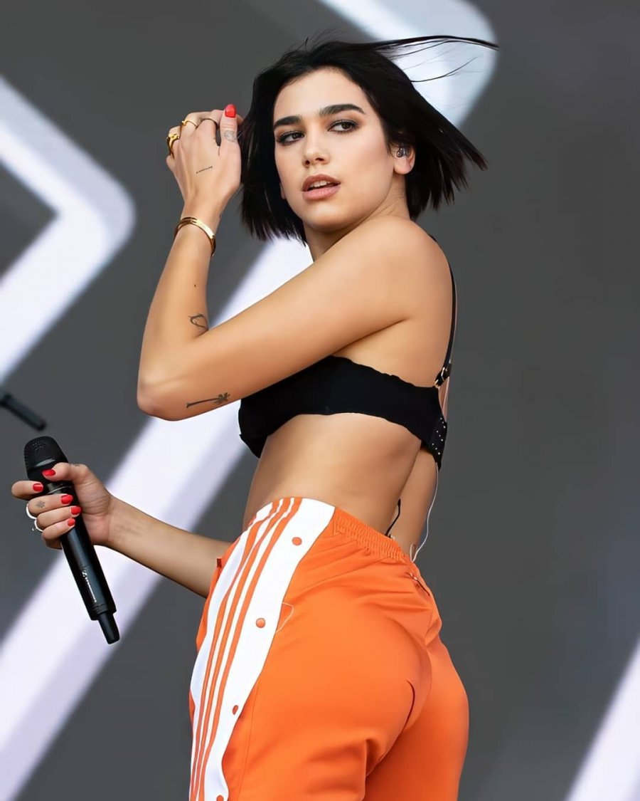 Good girl, gone bad! Dua Lipa pozon topless dhe përvëloi rrjetin!