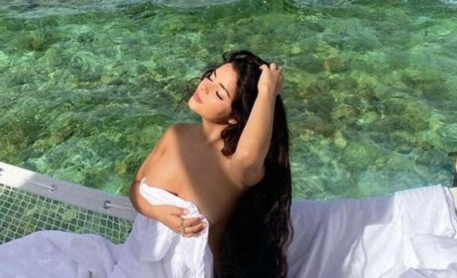 Demi Rose zhvishet komplet