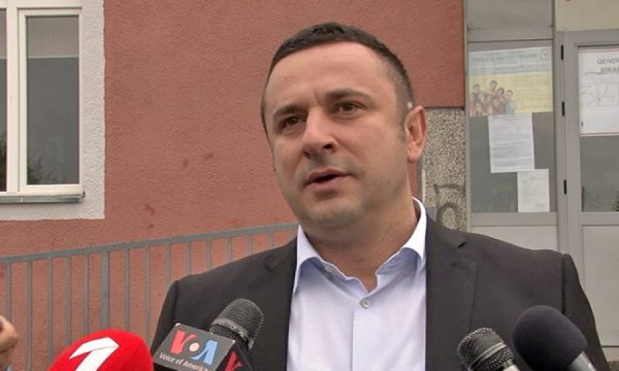 Vuçiqi presion përmes “Srpskas”: Dalim nga institucionet e Kosovës nëse s’bëhet Asociacioni