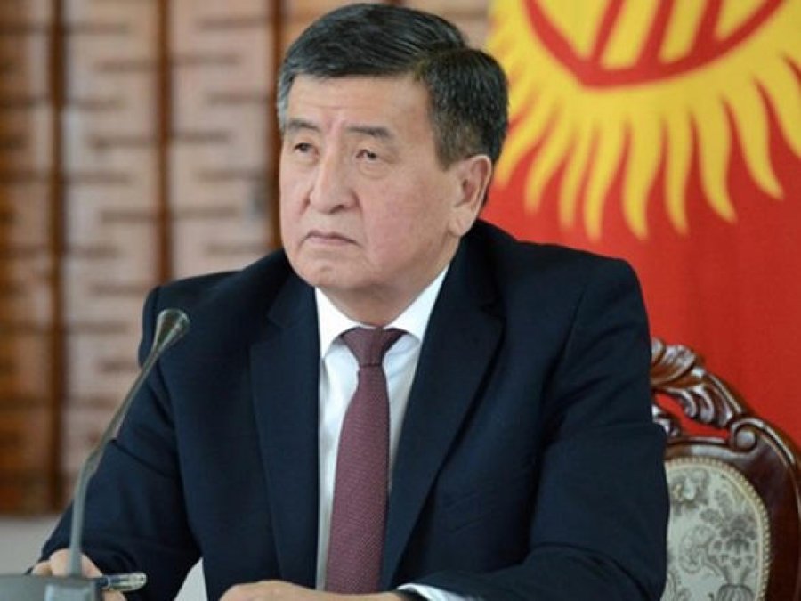 Pas protestave të dhunshme, jep dorëheqje presidenti i Kirgistanit