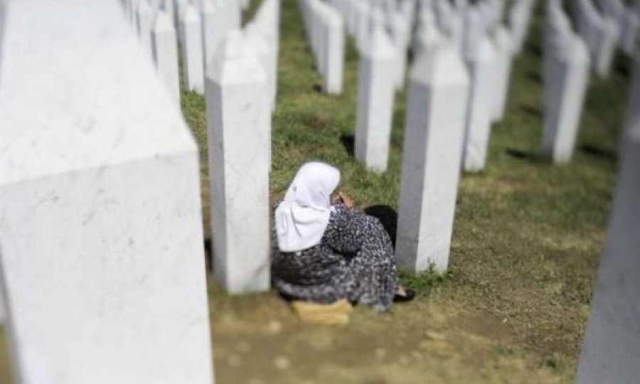 Nënat e Srebrenicës i kërkojnë Hagës ta dënojë Daçiqin