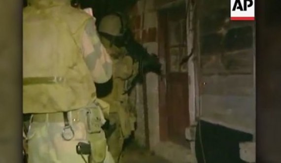 “Hyn për dritare dhe e morën babën”, familja Qerkezi kërkon drejtësi për dëmët që i shkaktoi bastisja e KFOR’it