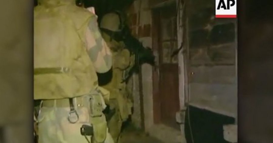 “Hyn për dritare dhe e morën babën”, familja Qerkezi kërkon drejtësi për dëmët që i shkaktoi bastisja e KFOR’it