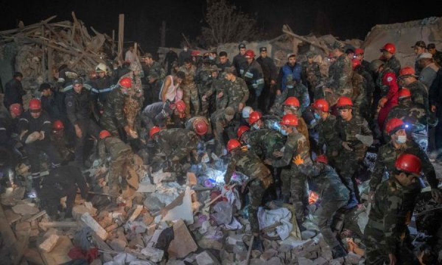 Së paku 12 civilë të vrarë nga bombardimet e Armenisë në qytetin e dytë më të madh azer 
