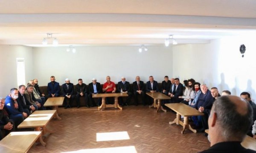 Haradinaj shkon për ngushëllime në familjen nga Deçani që i humbi dy djemtë në Gjermani