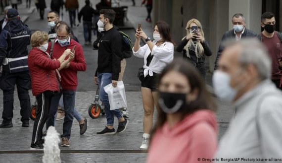 Evropa reagon ndaj pandemisë/ Francë në shtetrrethim natën, Sllovenia heq dorë nga…