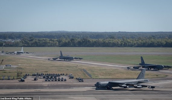 Ushtria amerikane prezanton avionët më të mëdhenj bombardues