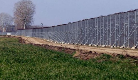 Komplikohet situata, Greqia nis projektin për të ndërtuar mur çeliku në kufi me Turqinë