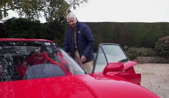 80-vjeçari që vozit Ferrari, thotë se kënaqet me të
