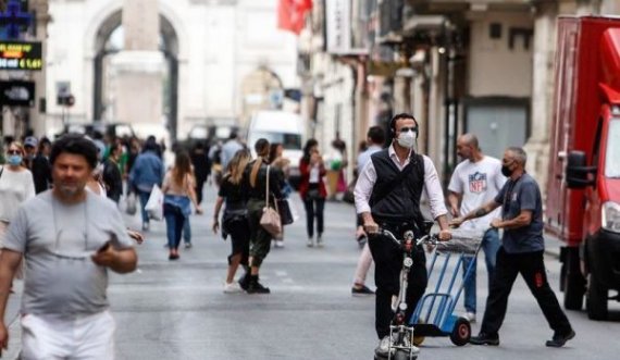 “Fluturon” kurba në Itali: 10 mijë e 874 raste të reja e 89 viktima në 24 orë