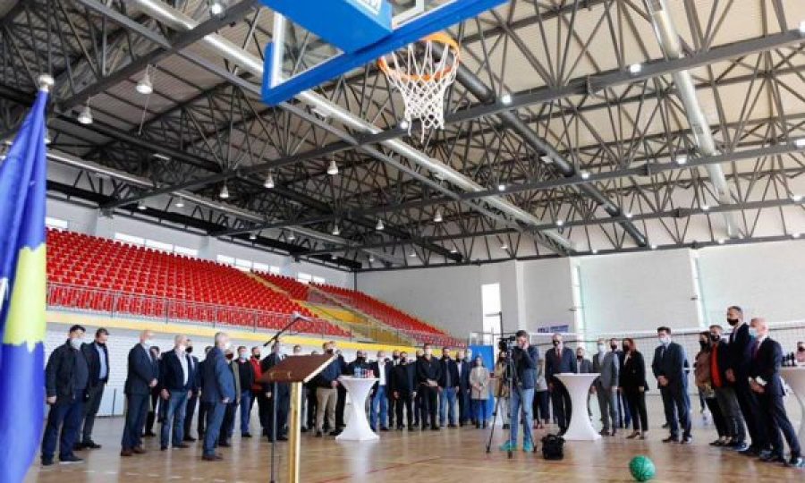 Përurohet palestra dymilionëshe në Deçan