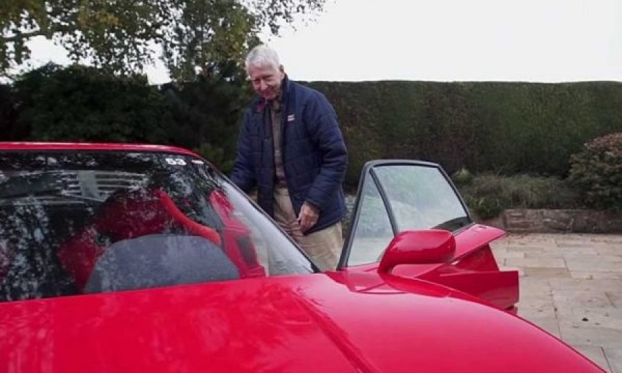 80-vjeçari që vozit Ferrari, thotë se kënaqet me të