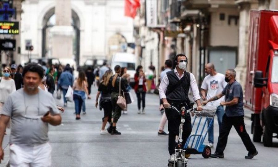 “Fluturon” kurba në Itali: 10 mijë e 874 raste të reja e 89 viktima në 24 orë
