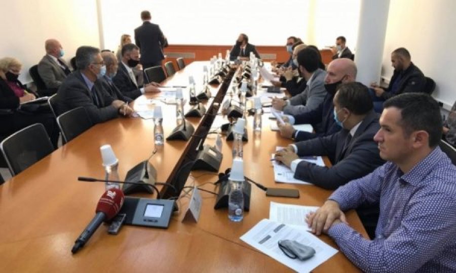 Dështon shqyrtimi i raportit vjetor të auditimit, mungon ministrja Bajrami