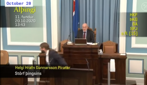 Po mbante fjalim kur ndodhi tërmeti, deputeti vrapon i tmerruar brenda parlamentit