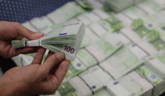 Skandal: Avullohen mbi dy milionë euro nga Thesari i Shtetit, gjysma dalin jashtë Kosovës