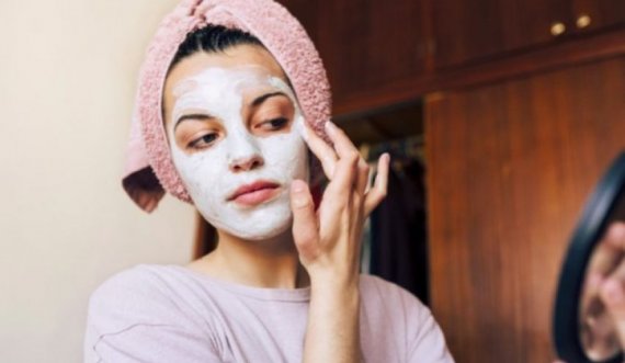 3 maskat që dermatologët jua ndalojnë kategorikisht