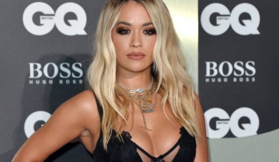 Përvjetori i njeriut të saj të shtrenjtë, Rita Ora shkruan në shqip për ditën e trishtë