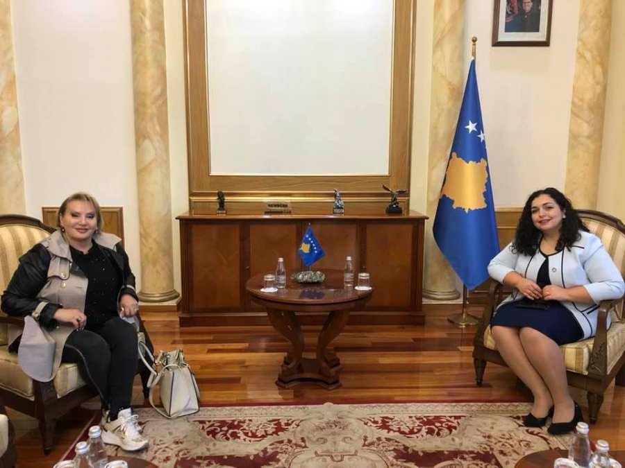 Vera Oruçaj pritet në takim nga Kryeparlamentarja Vjosa Osmani