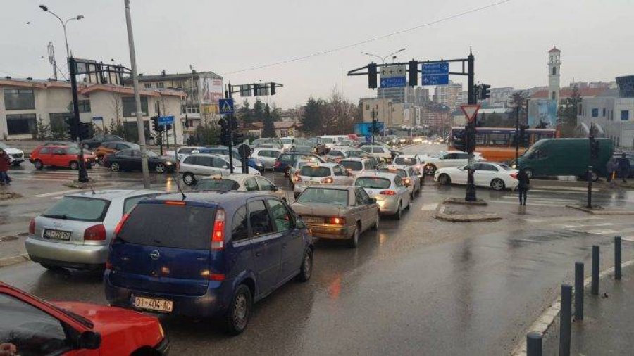 Taksat e Shpend Ahmetit dhe të zëvendësit Selim Pacollit janë shkelje e të drejtave elementare të njeriut
