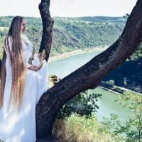 Gruaja që nuk i ka prerë flokët që 15 vjet, synon t’i bëjë dy metra të gjata