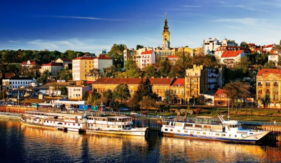 Agjencia shqiptare organizon udhëtime në Beograd për festat kombëtare të nëntorit