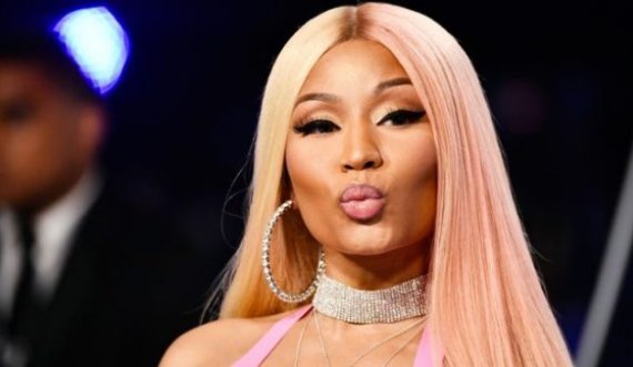 Nënë për herë të parë, Nicki Minaj ndan foton e veçantë të vogëlushit