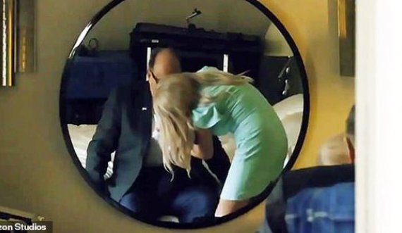 Filmi që mund ta fusë në probleme, avokati i Trump kapet mat në dhomën e hotelit me “gazetaren”