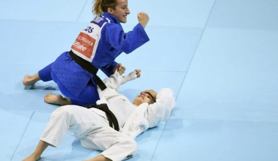 Distria Krasniqi, në gjysmëfinale të “Grand Slamit”, i afrohet medaljes