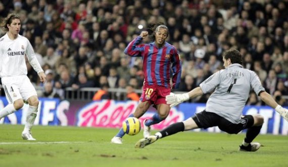 Iniesta: “Ronaldinho më telefonoi në 3 të natës për të më thënë se do të shkojë te Reali” 