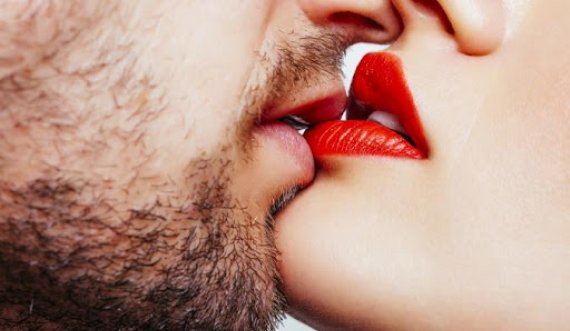 Çfarë mund të zbulojë stili juaj i puthjes për marrëdhënien që keni?