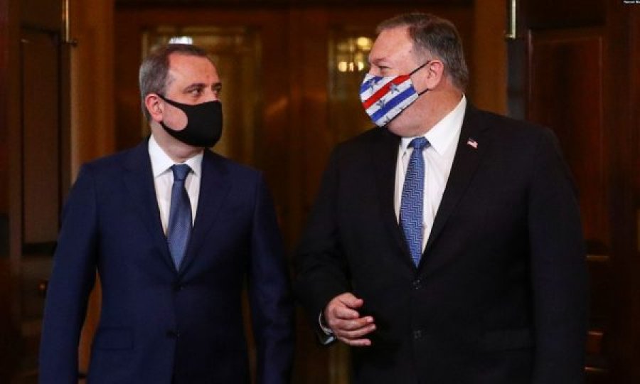 Pompeo takohet me kryediplomatët e Armenisë e Azerbajxhanit, kërkon që të mbrohen civilët