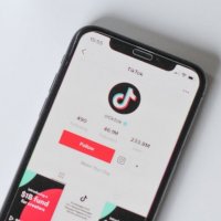 Atyre që u është hequr video në TikTok, platforma tani i informon pse