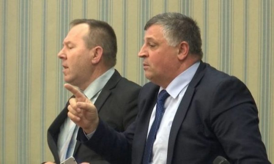 Nasim Haradinaj e Hysni Gucati po qëndrojnë bashkë – po thërrasin nganjëherë në Prishtinë