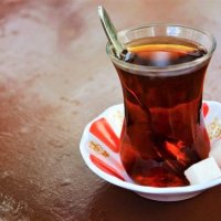 Nëse nuk e keni konsumuar deri më tani, filloni tani: Ja arsyet pse duhet ta pini çajin e zi
