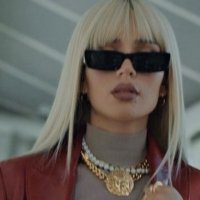 Loredana provokon me foton e fundit, mbulohet vetëm me peshqir