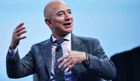 Një 18-vjeçar do të udhëtojë në hapësirë me Jeff Bezos