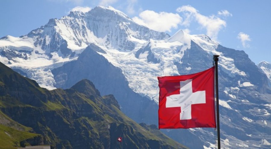 Kantonet zvicerane vendosin masa më të rrepta për ta luftuar COVID-19