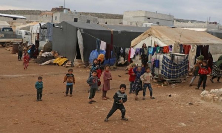 COVID-19 po përhapet frikshëm në kampet e refugjatëve në Siri, shifrat u 10-fishuan muajin e kaluar