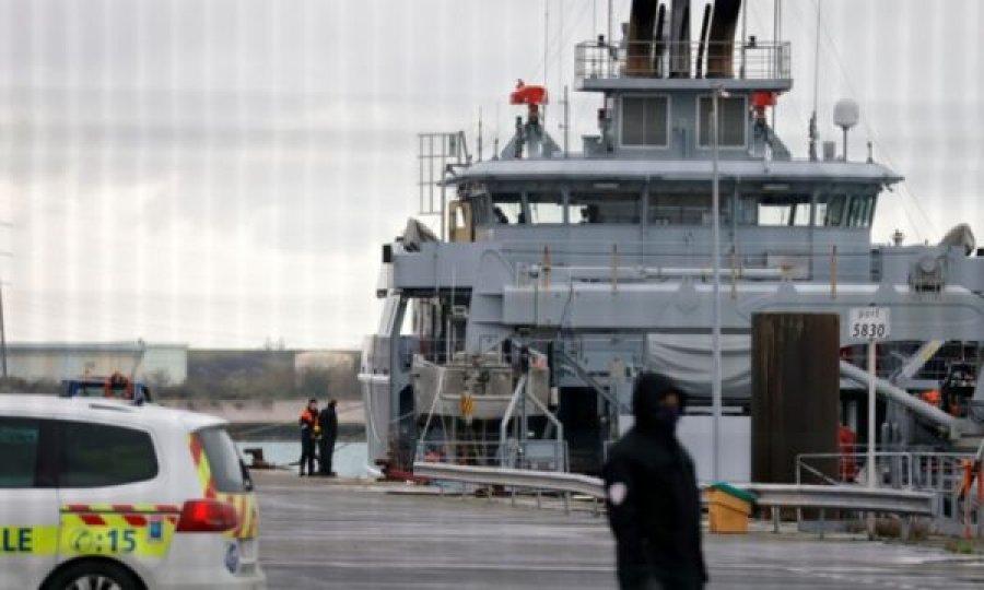 Përmbytet barka në kanalin mes Francës e Anglisë, vdesin dy të rritur e dy fëmijë