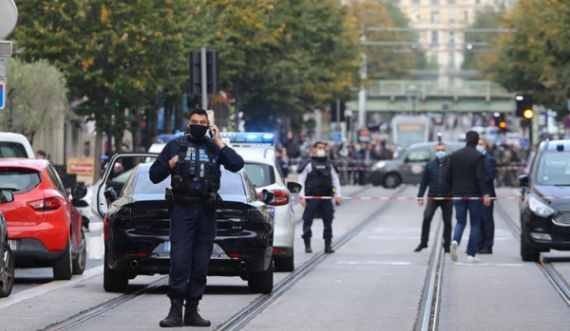 E fundit: Dy personave u është hequr koka në Francë, sulmuesi thërriste “Allahu akbar”