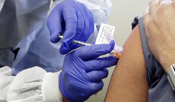 Ekspertët skeptikë me vaksinat COVID-19 derisa të testohen masivisht te njerëzit