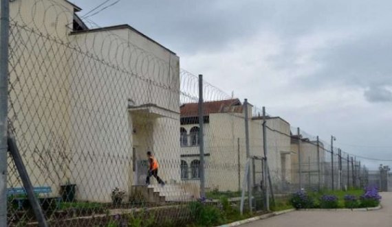 Iku nga burgu para tri ditësh, policia e arreston të denuarin